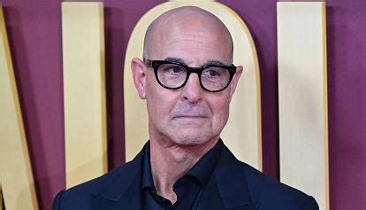 Stanley Tucci parla del tumore alla lingua: “Il sapore in  